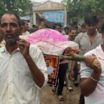 बिजली कटौती से गुस्साए ग्रामीणों ने ऊर्जा मंत्री मुर्दाबाद के लगाए नारे, गांव में निकाली अर्थी